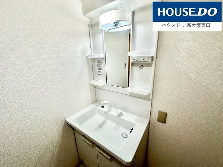 おトイレも最新式に変更しています。
アクセントクロスもおしゃれ!!