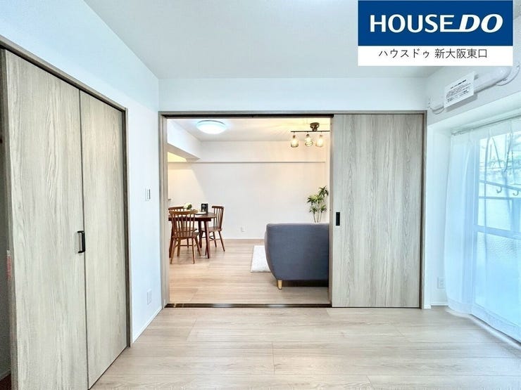 5.8帖の洋室です。
東向きにバルコニーがあります。