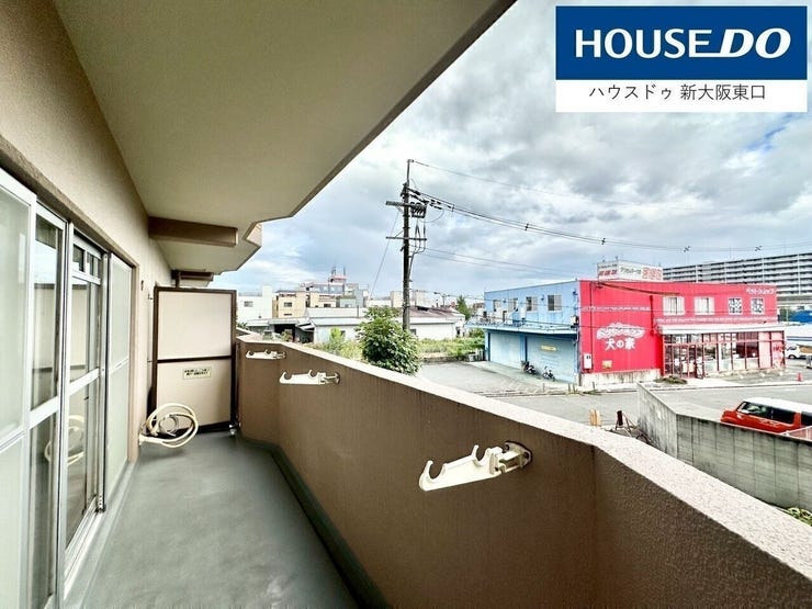 南側バルコニー
全面には遮蔽物がなく、また道路も遠いので静かです。