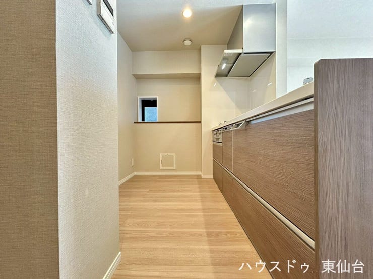 ごみ置き場はボックスが置いてあるのでカラスに荒らされる心配もないですね