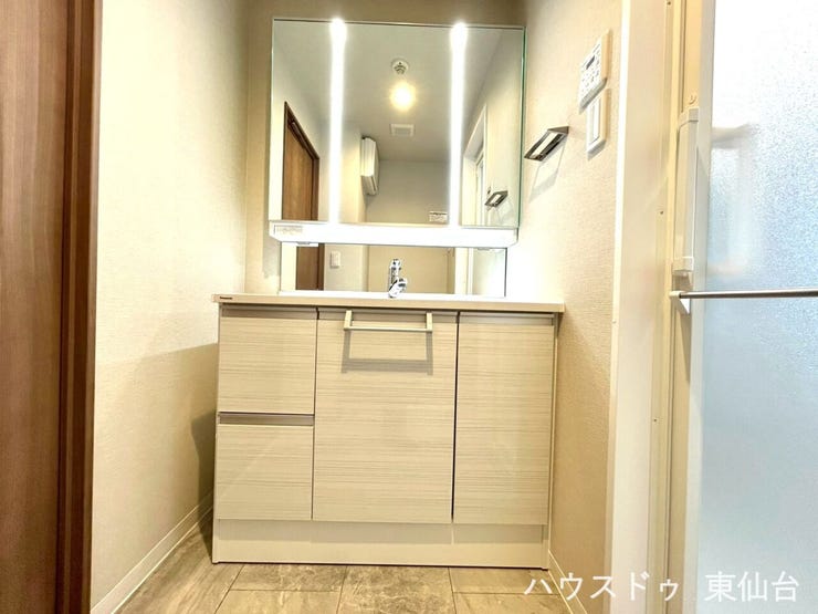 宅配ボックスがついて不在の時の荷物も助かります。