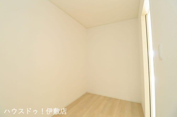 【モニター付きインターホン(同仕様写真)】
誰が来てもわかるモニター付き♪女性が一人で家にいてもこれなら安心