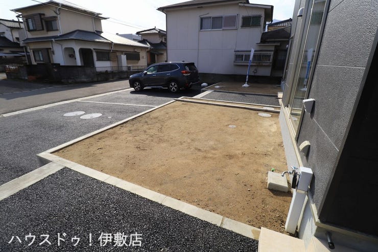 【温水洗浄便座(同仕様写真)】
寒い冬の日にもヒヤッとせずおしりを温かく包んでくれる暖房便座。今ではなくてはならない設備