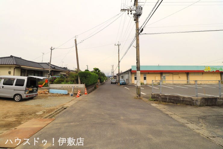 【前面道路】
東南側前面道路、北東方面
道路幅員約6.0mと広々で駐車も楽々です