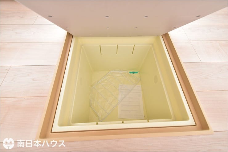 【床下収納】保存食や使用頻度の少ない品物を収納でき、キッチン周りをスッキリと収納できます♪