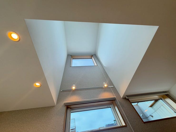 吹抜けで開放的な空間