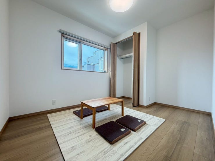 2階5.4帖洋室(奥側)