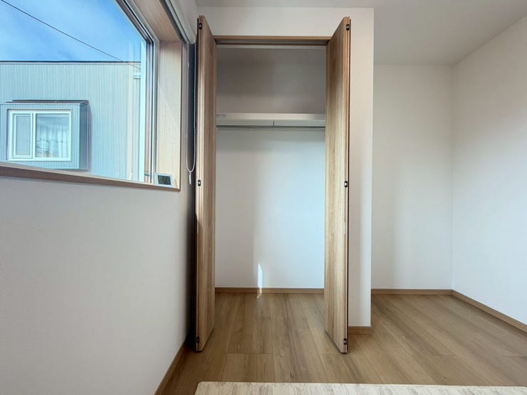 2階5.4帖洋室(奥側)