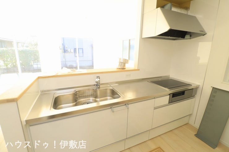 【キッチン】
カウンターキッチンで家族の笑顔を見守りながら調理できます!