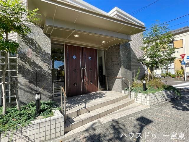 エントランスはマンションの顔です。掃除も行き届いた気持ちの良いエントランスが帰宅時の心を癒してくれます。