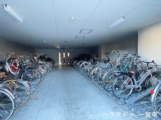 ≪駐輪場≫屋根がついているので大事な自転車が守られます。