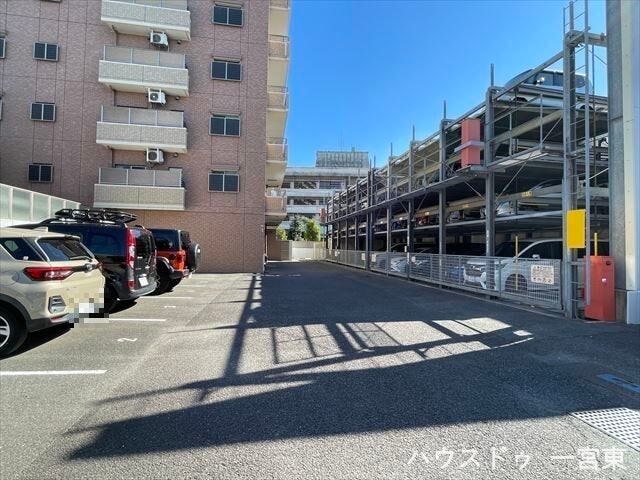 数に限りがありますが、駐車場も併設されております。