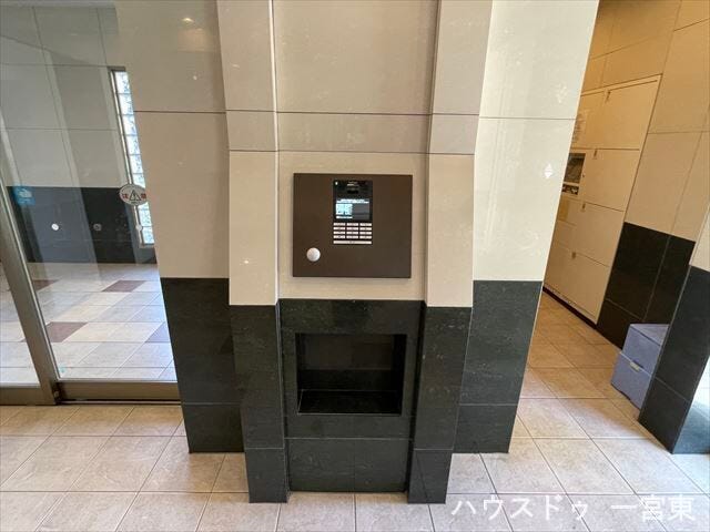 安心安全なインターホンはモニター付き。