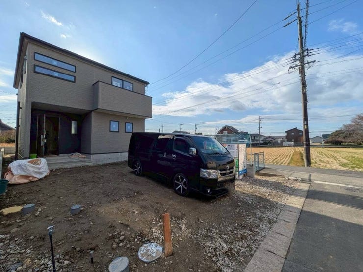 車がスピードを出しにくいため、交通事故のリスクが低減されます。歩行者や自転車が安全に通行しやすい環境です。