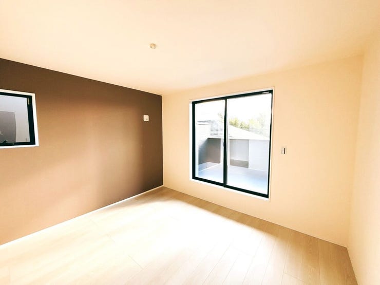 柔らかい色のアクセントクロスは心地よくリラックスできる居住空間が演出されます。