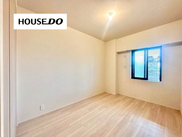 5.6帖洋室は仕事のスペースとしても便利です◎