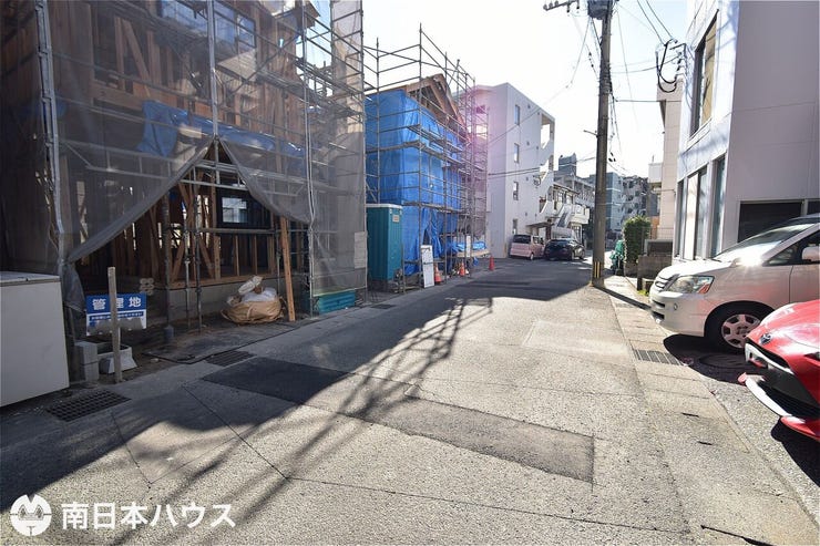 【前面道路】西向きの前面道路幅は約6mです!閑静な住宅街にあり静かで落ち着いた暮らしができます♪