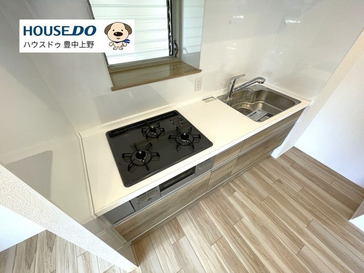 コンパクトで使い勝手の良いシステムキッチンです!