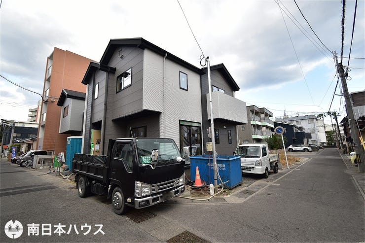 【外観】
南西角地【敷地面積96.89㎡(29.3坪)】駐車2台!
同仕様の建物見学が可能です♪