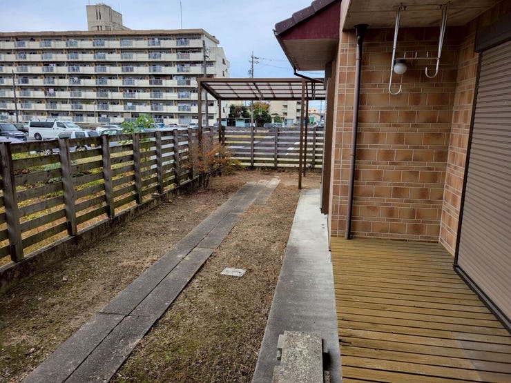 ウッドデッキ前