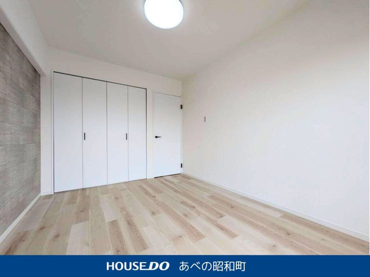 洋服や季節のアイテムもスッキリ片付く、大容量のウォークインクローゼット。