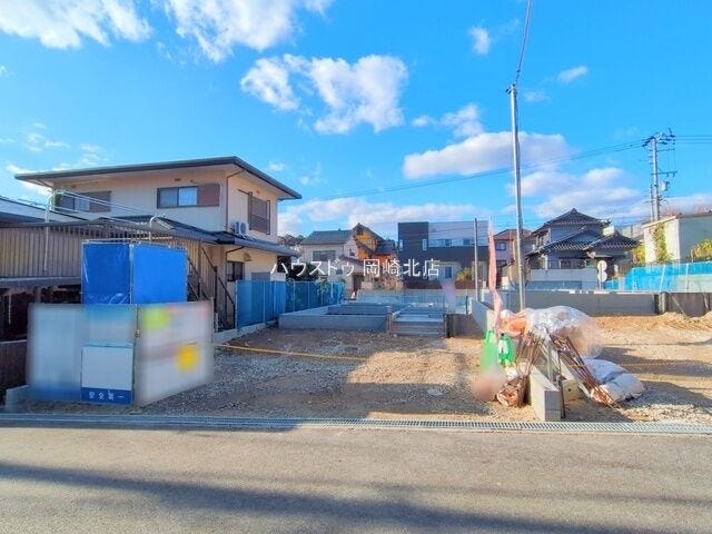 名鉄バス「滝団地南」停まで、徒歩約2分です。
バスのご利用も便利です。