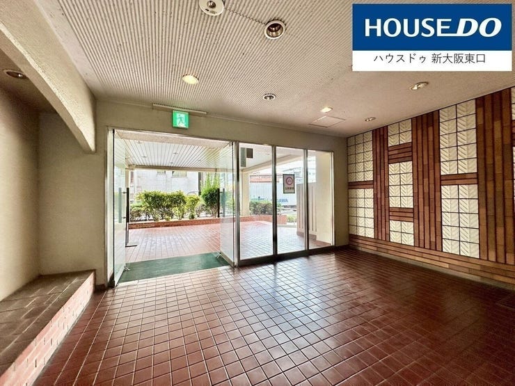 管理人日勤です。
エントランスは丁寧に清掃されておりました。