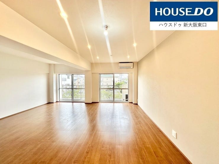 白を基調とした内装でより広く感じられます。