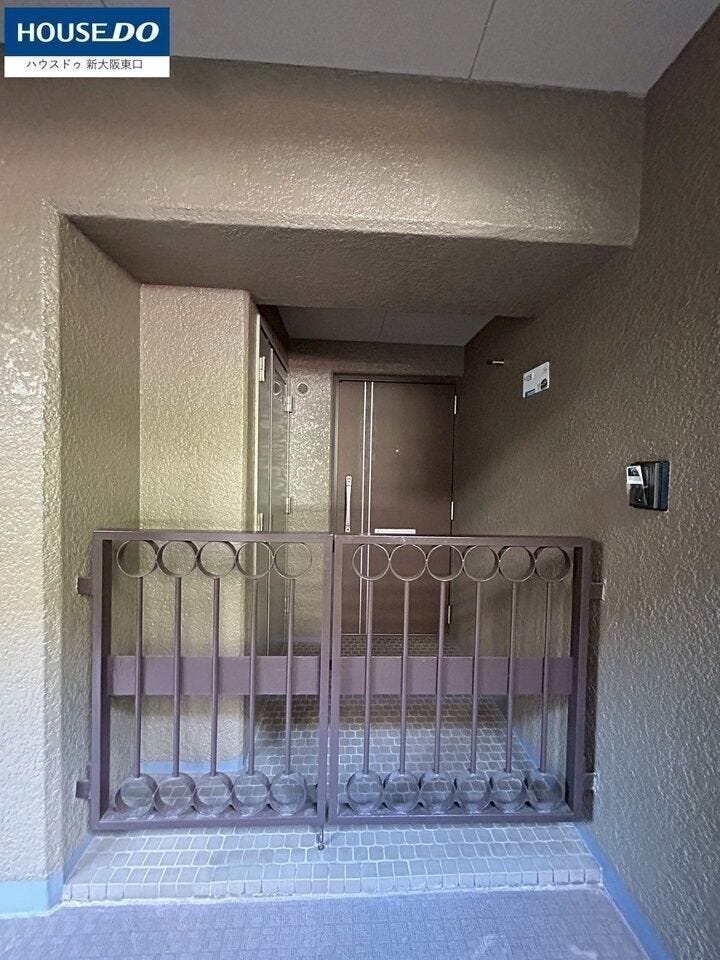 ポーチ付き二重玄関