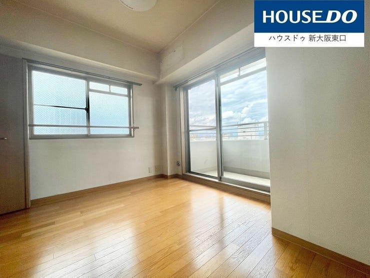 北と西向きに窓がある5帖の寝室です。