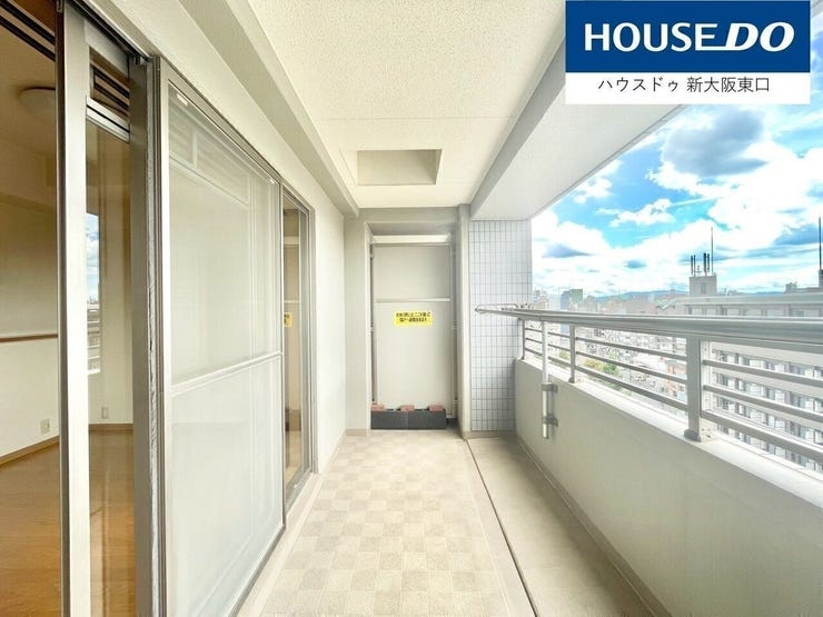 北向きと西向きと南向きにあるバルコニーです。