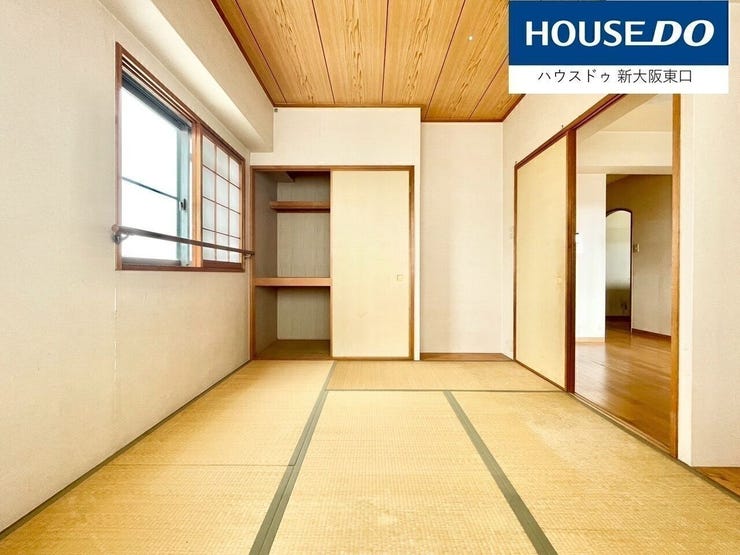 6.8帖の和室です。
隣はリビングです。