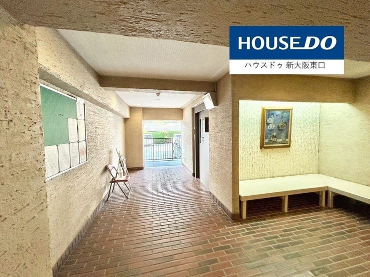 管理人日勤で、エントランスは綺麗に整備されております。