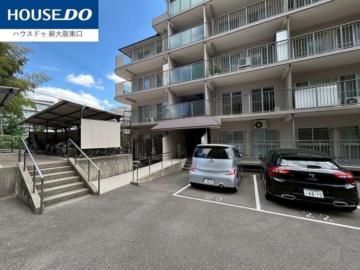 敷地内駐車場と駐輪場です。