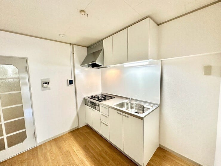 【新調】
キッチンは最新式に交換済みです