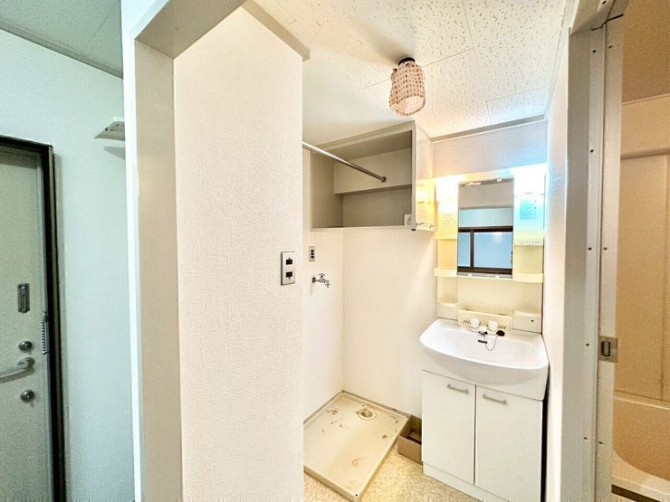 洗面所
シャンプードレッサーです。