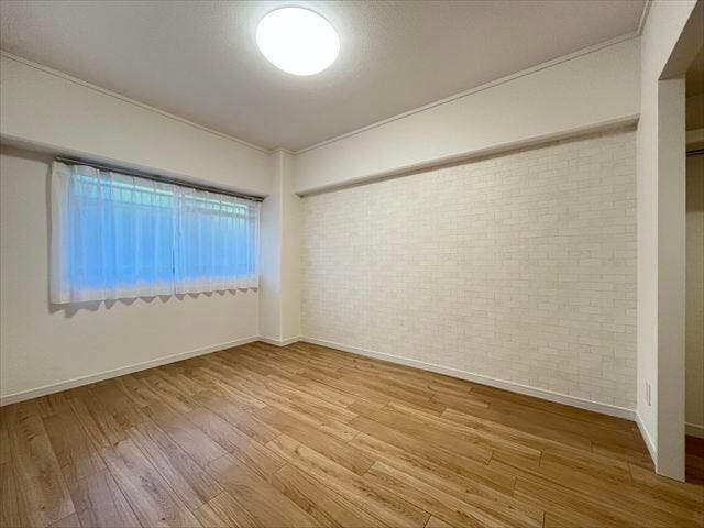 WIC付き6帖洋室:北向きの洋室は、穏やかな光がやさしく広がる落ち着いたお部屋です。自分だけのくつろぎスペースとしても使いやすく、居心地の良さを感じられます!
(2025年11月20日撮影)