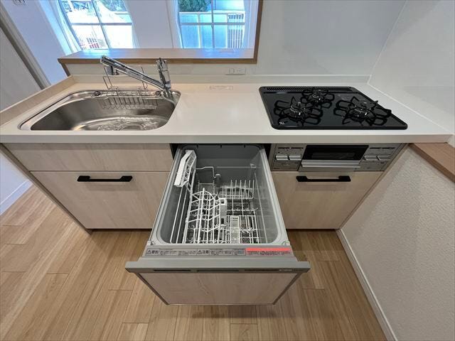 ◆食器洗浄乾燥機◆洗いものの手間がかからず家事の時間が短縮に♪手荒れも防げますね。高温乾燥し清潔!