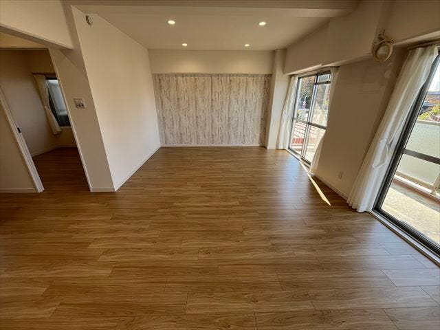 自然と家族が集まってくる、ゆったりとくつろげる広々リビング。同じ時間を共有できる家族団欒の快適空間。