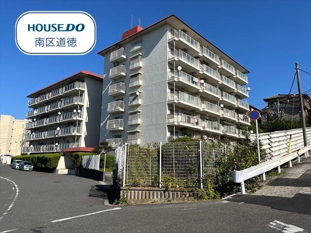 山崎川沿いに立地です。川沿いを眺めながら静かに散策できる緑豊かな住環境です。パロマ瑞穂スポーツパーク(名古屋市瑞穂公園)が目の前にあります!