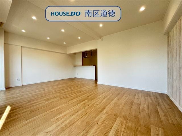 リビングスペースが17.6帖あり、カウンター式のキッチンがありますので、お子様がいらっしゃるご家庭でも安心の使いやすい間取りです。
(2025年11月20日撮影)