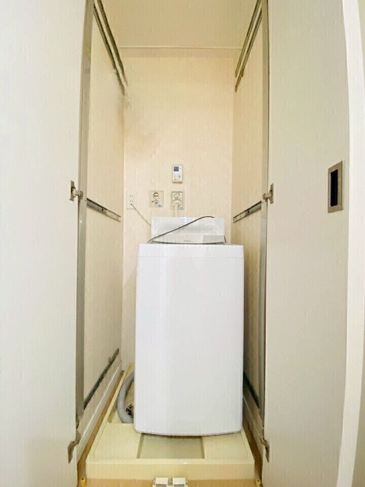 扉付きの洗濯機置き場☆
生活感を隠せるのも嬉しいですね♪