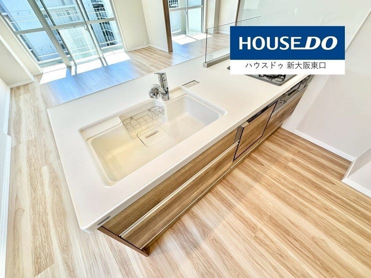 【新調】
キッチンはなんと、全面にも引き出しがついているタイプ。
これ、使いやすいんですよね!!