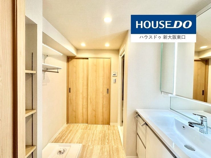 洗面スペースもゆったり。
朝のあわただしいときでも、家族で並んで身支度できます。