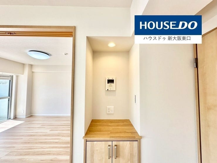 キッチン前のスペースにモニターフォンが。