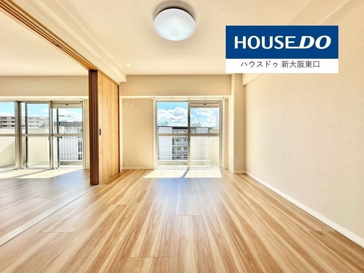 天井が高く、開放感のある間取りです。
窓から見える眺望も素敵。