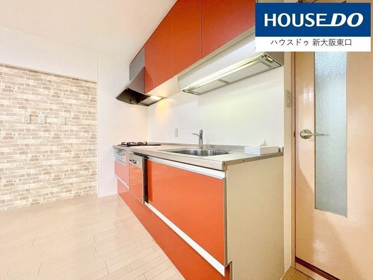 真っ赤なシステムキッチンです。
ピカピカです!