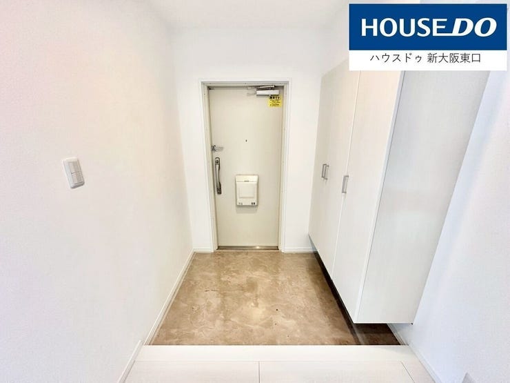 玄関には大型のシューズボックスを新設。
ご家族で利用しても余裕ですね。