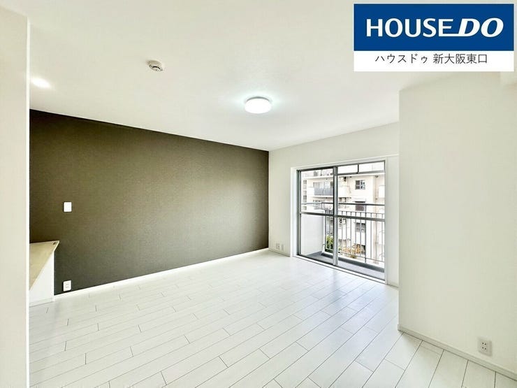 洋室にはアクセントクロスをあしらってシンプルながらもおしゃれなイメージに