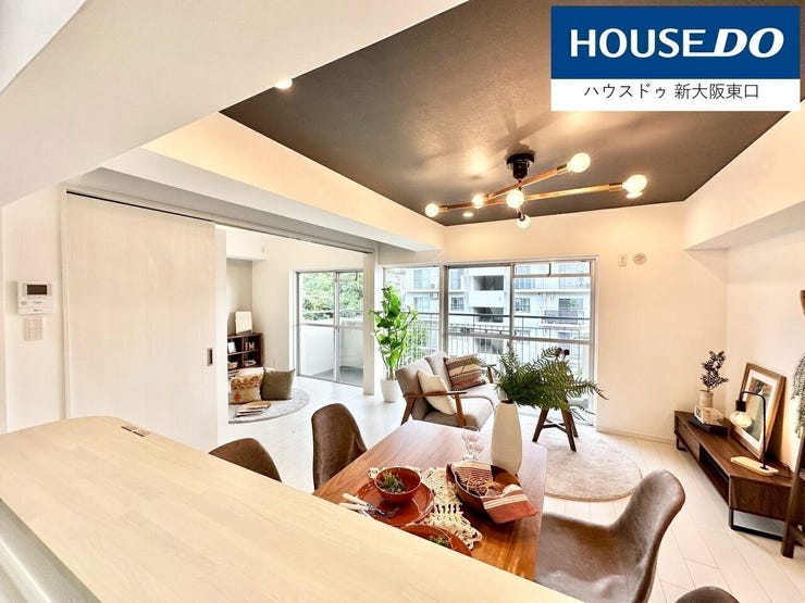 振り分けなので南から室内にたっぷり日が入ります。
ちなみに写真撮影日は雨でしたが、この明るさ!